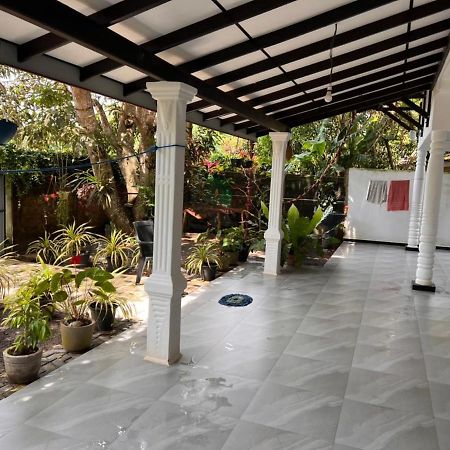 Jungle Reef Rest Hotel Mirissa Ngoại thất bức ảnh